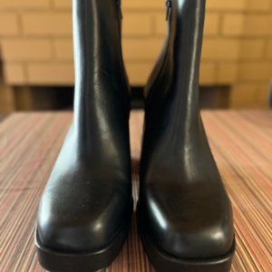Gorgeous!! Steve Madden Ankle Boots Leather - Women's Size 10